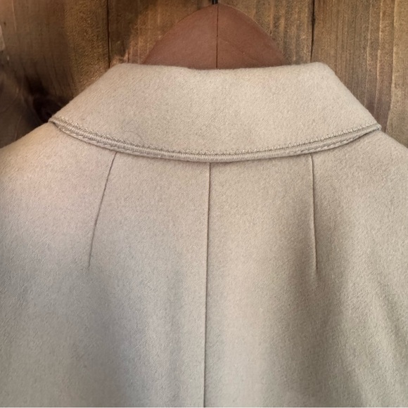 Banana Republic Melton Top Coat in tan. Size: 6. Gorgeous! Pristine! - Picture 10 of 14